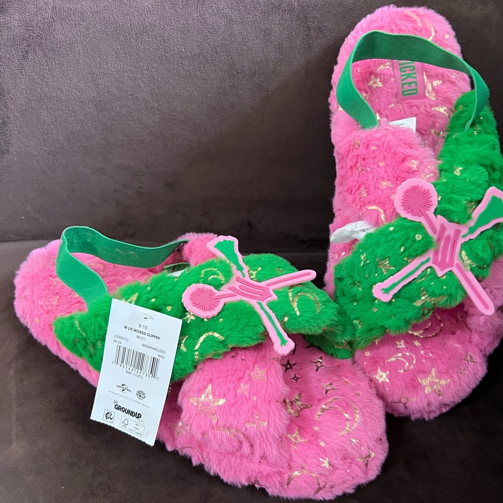 NWT Wicked comfy slippers by Groundup. Size 9-10